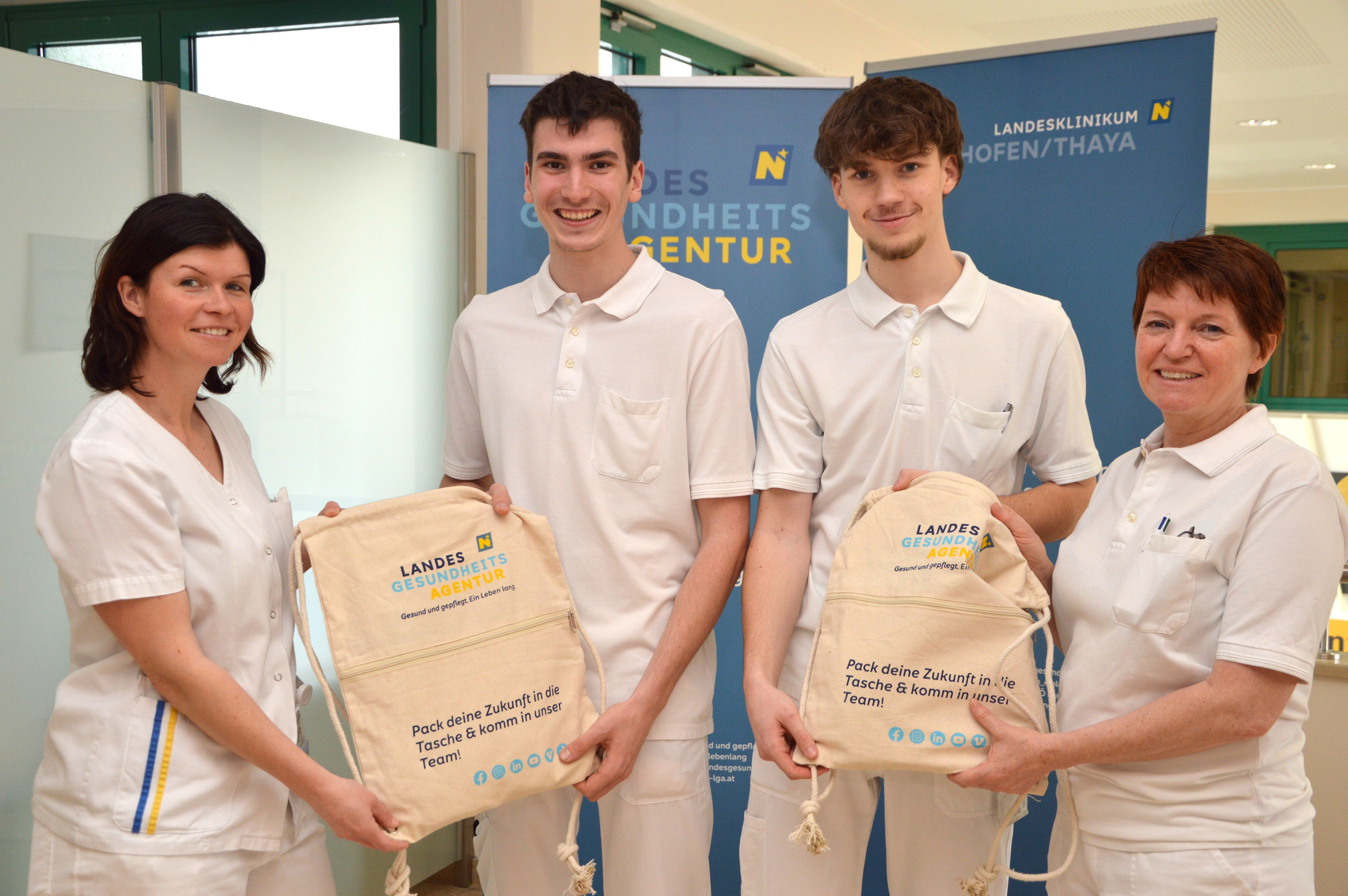 Mit Jakob Sainitzer und Philipp Roßnagl beendeten zwei junge engagierte Zivildiener ihren Einsatz im Klinikum. 