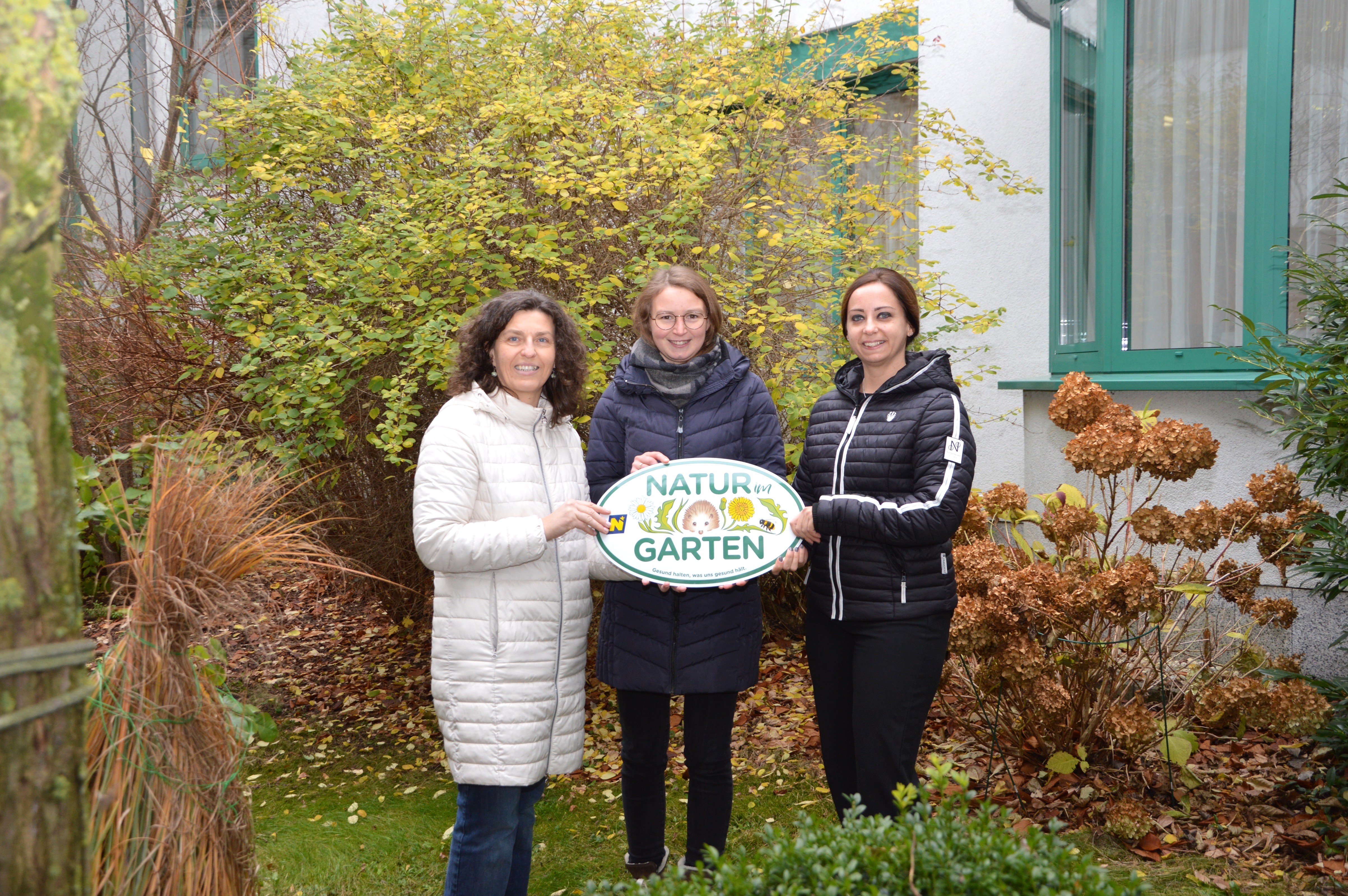 Das LK Waidhofen/Thaya wurde mit der Plakette „Natur im Garten“ für Kliniken, Pflege- & Seniorenheime ausgezeichnet. Damit wird das Engagement des Hauses für eine naturnahe, ökologische und nachhaltige Gestaltung seiner Grünräume offiziell gewürdigt.