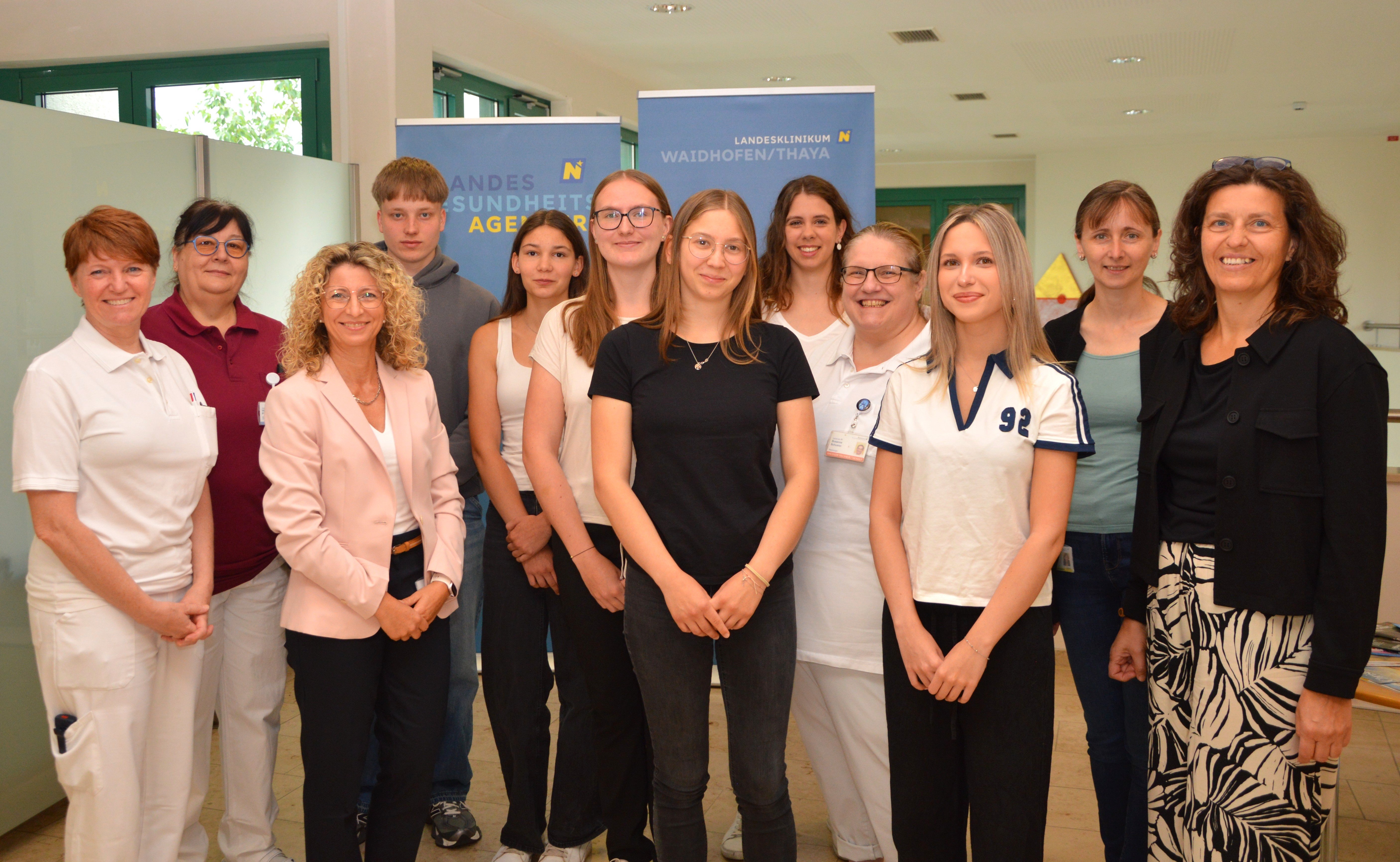 Auch in diesem Sommer nutzten engagierte Schülerinnen und Schüler wieder die Gelegenheit, im Landesklinikum Waidhofen/Thaya praktische Erfahrungen zu sammeln und den Berufsalltag im Gesundheitswesen kennenzulernen.
