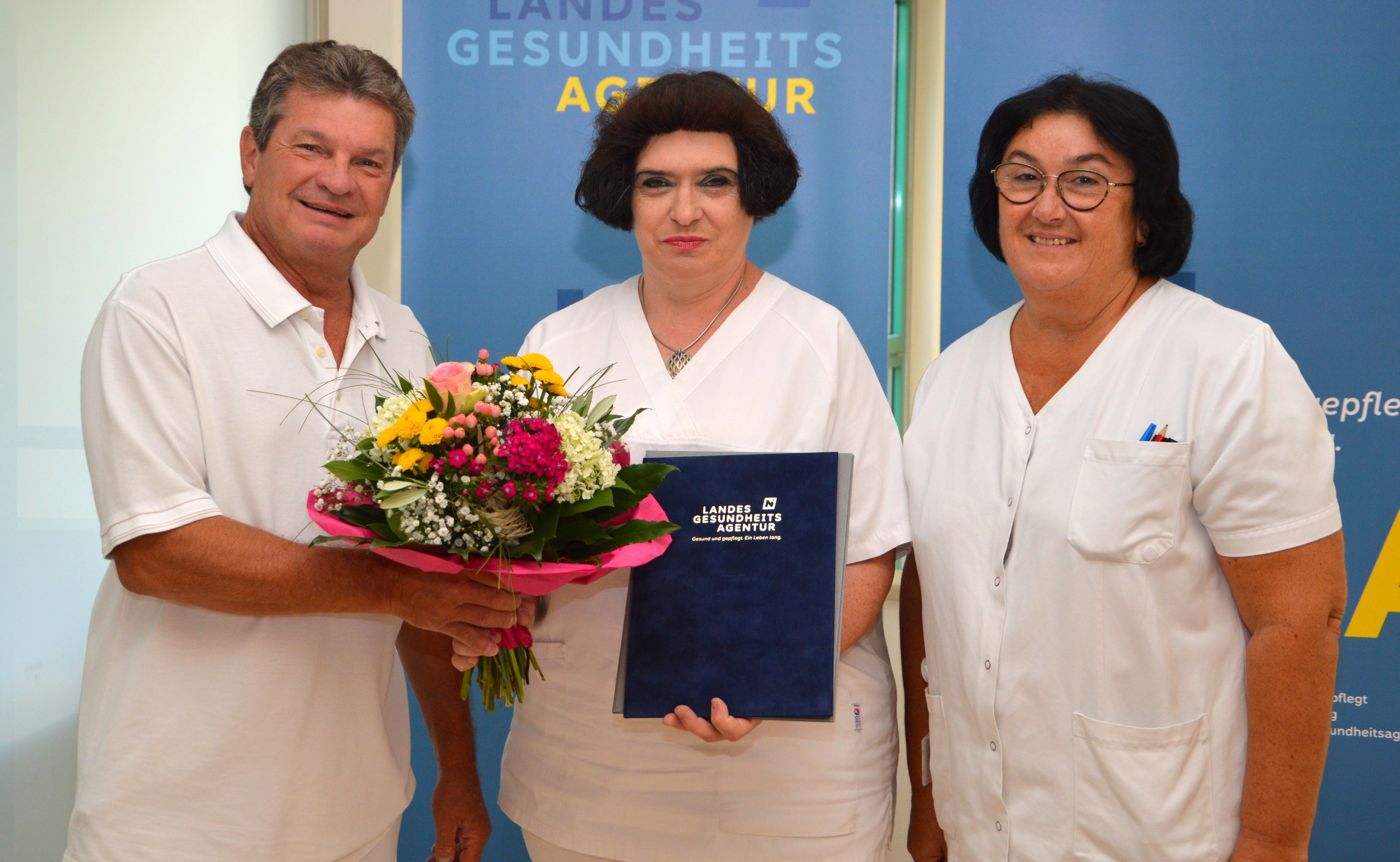 Sabine Wais absolvierte das Leadership-Programm der NÖ Landesgesundheitsagentur erfolgreich. Dr. Hermann Reiter, Ärztlicher Standortleiter, und leitende BMA Rosa Eder, gratulierten dazu recht herzlich. 