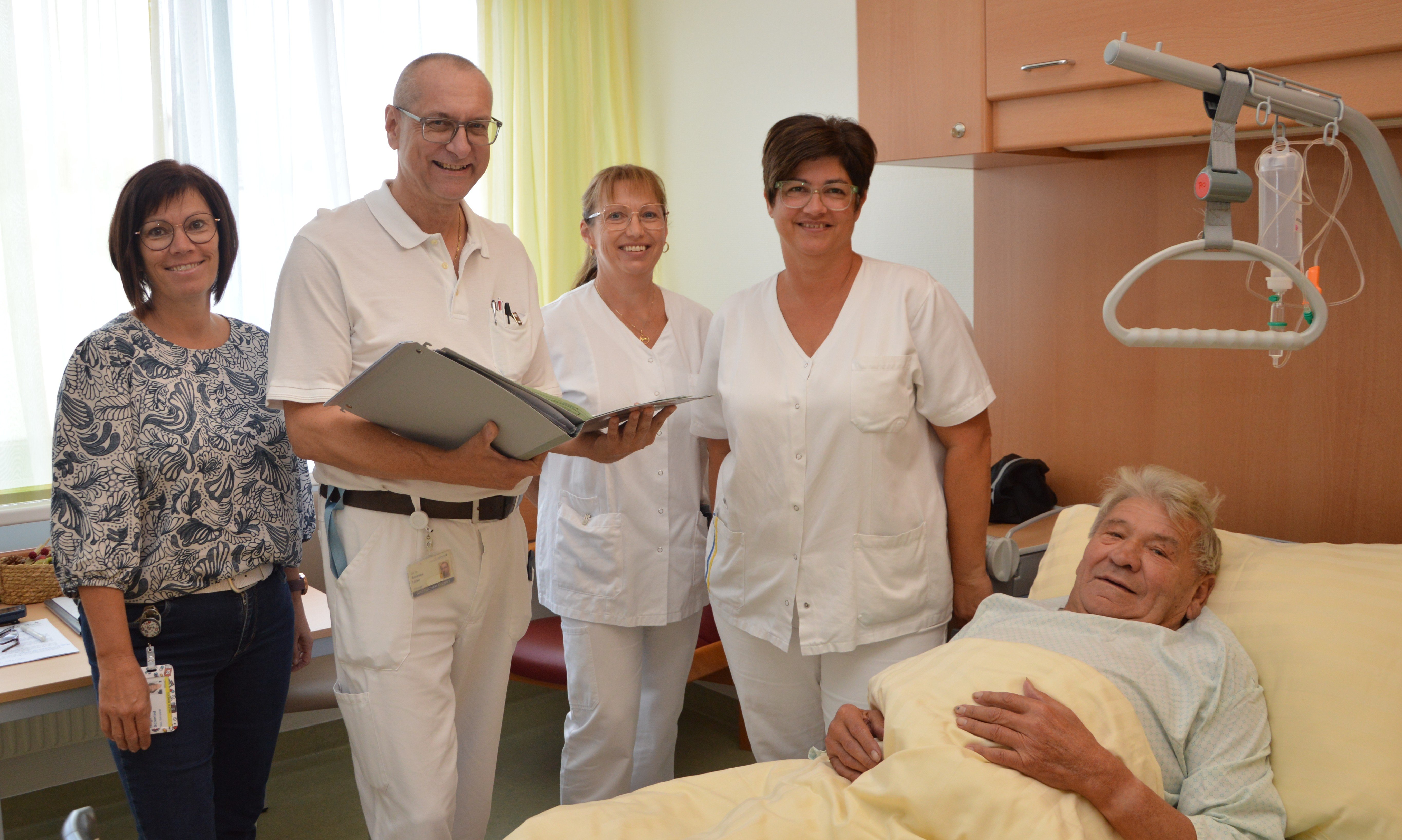 Die interdisziplinäre Tagesklinik am Landesklinikum Waidhofen/Thaya hat sich seit ihrer Eröffnung zu einem wichtigen medizinischen Angebot in der Region entwickelt. Steigende Operationszahlen und positive Rückmeldungen von Patientinnen und Patienten unterstreichen die erfolgreiche Entwicklung.