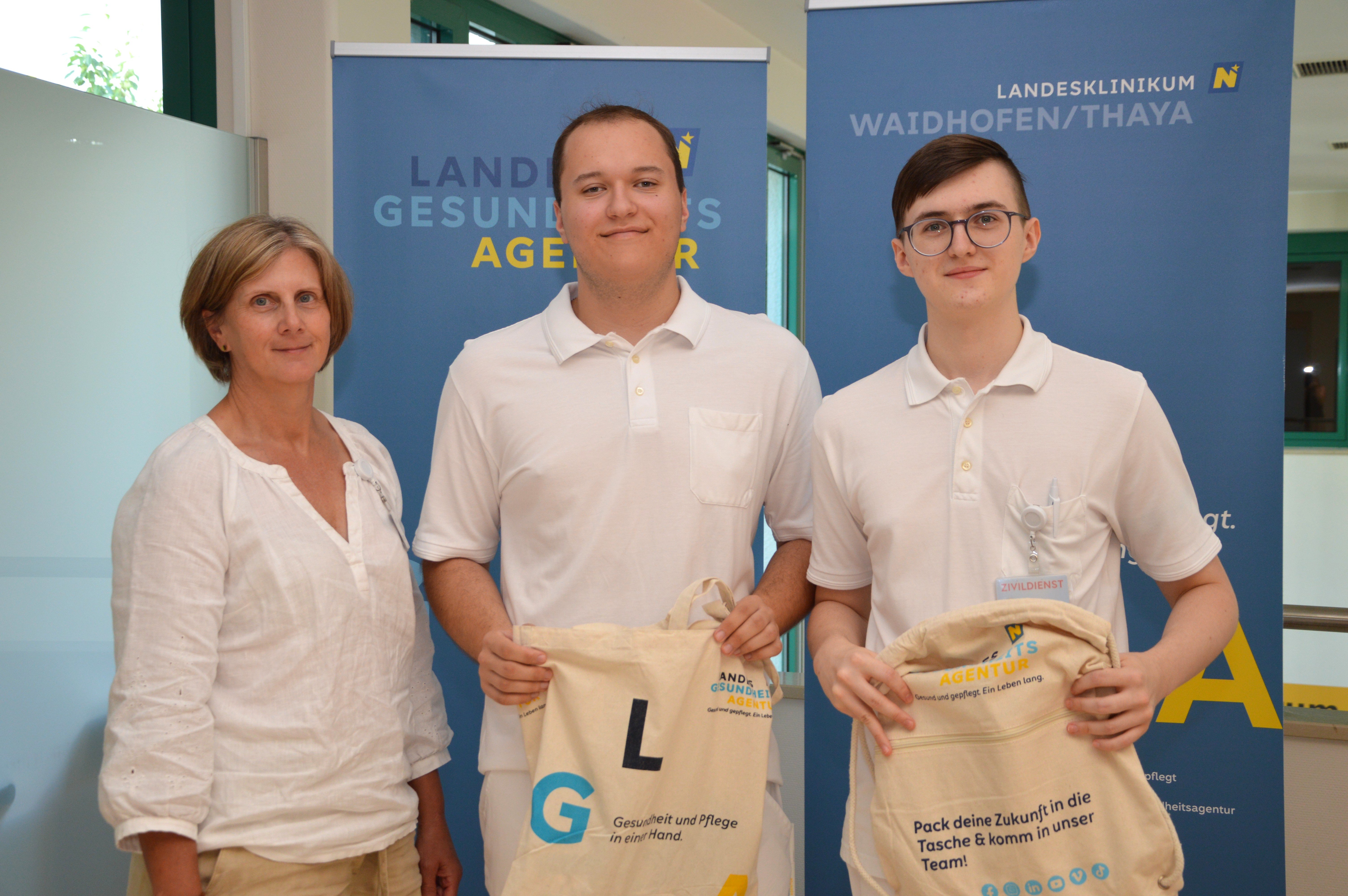 Maximilian Spielhofer und Niklas Jöch beenden ihren Einsatz im Landesklinikum Waidhofen/Thaya.