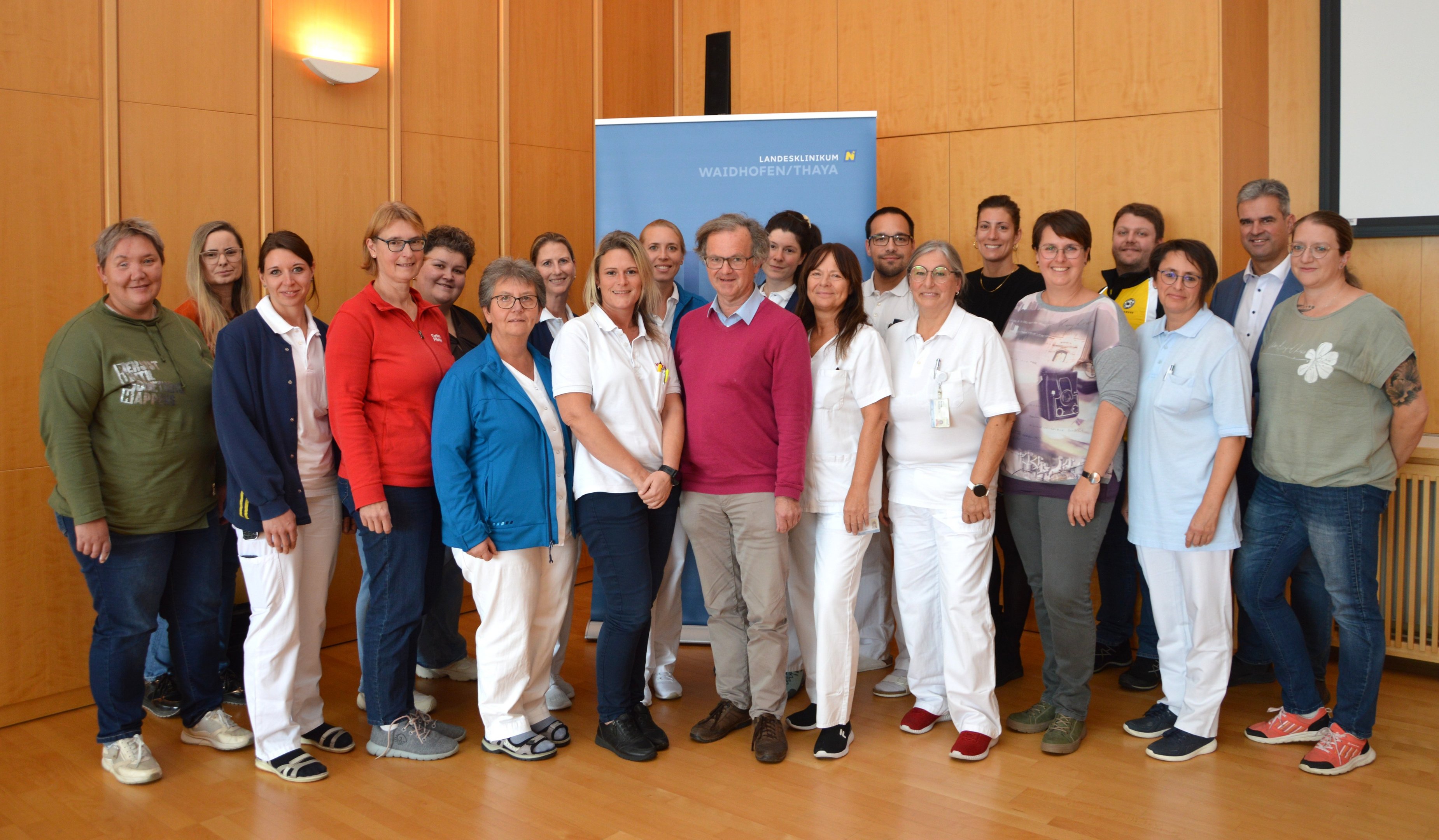 Der interprofessionelle Austausch fördert die Zusammenarbeit und trägt zur kontinuierlichen Verbesserung der Versorgungsqualität in der Region bei. 