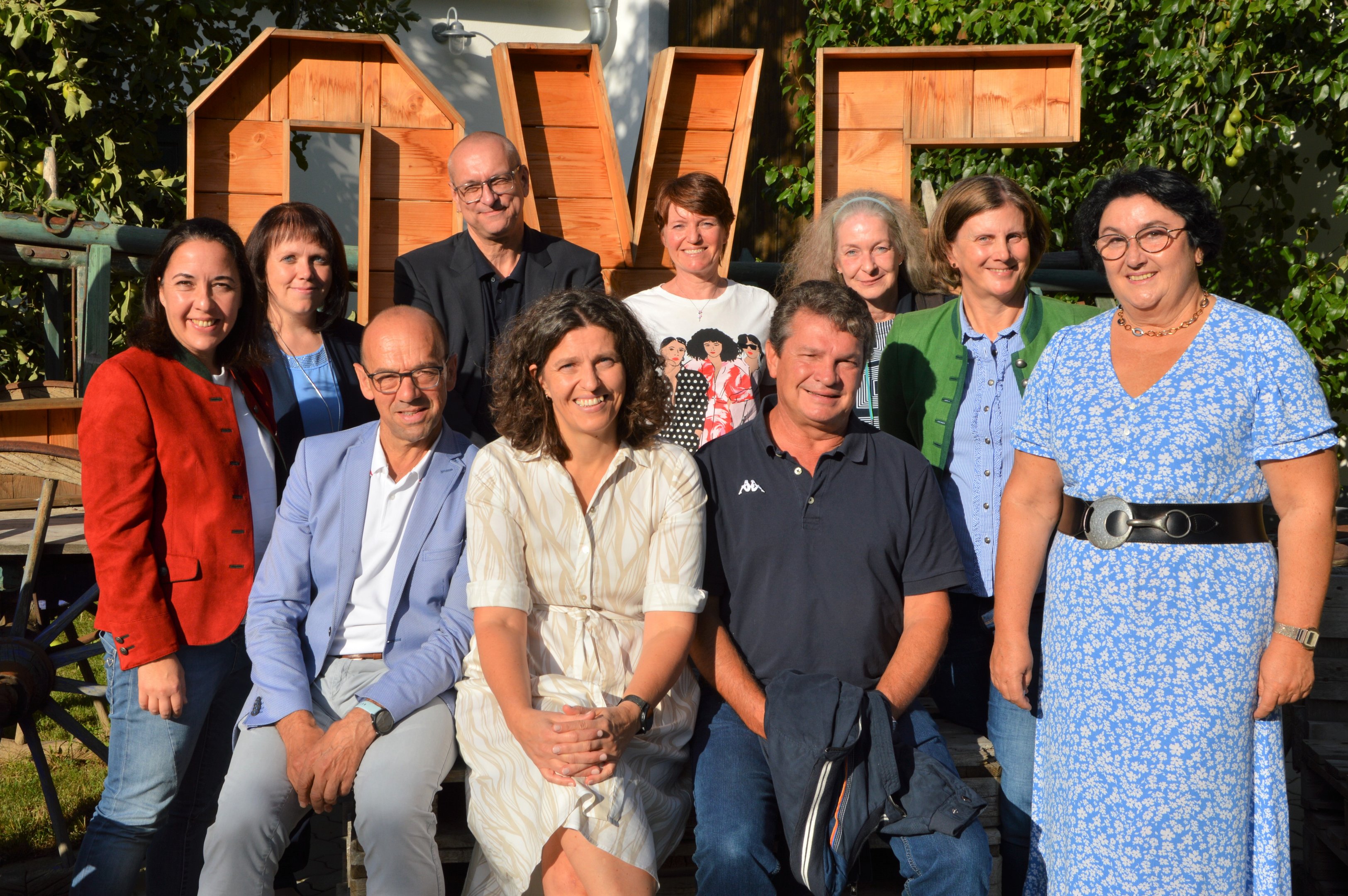 OÄ Dr. Elke Maurer, Leitung ZAM, stellv. ärztliche Standortleiterin, Sonja Redl, Betriebsratsvorsitzende, Mag. Franz Huber, kaufm. Direktor, OA Dr. Andreas Linke, Fachschwerpunktleiter, DI Sonja Schindler, BSc MSc, kfm. Standortleiterin, DGKP Martha Fronhofer, Hygienefachkraft, OÄ Dr. Christine Jetter, Dr. Hermann Reiter, ärztlicher Standortleiter, Doris Fidi, MAS, stellv. Pflegedirektorin, Rosa Eder, BMA, Leitung Labor. 