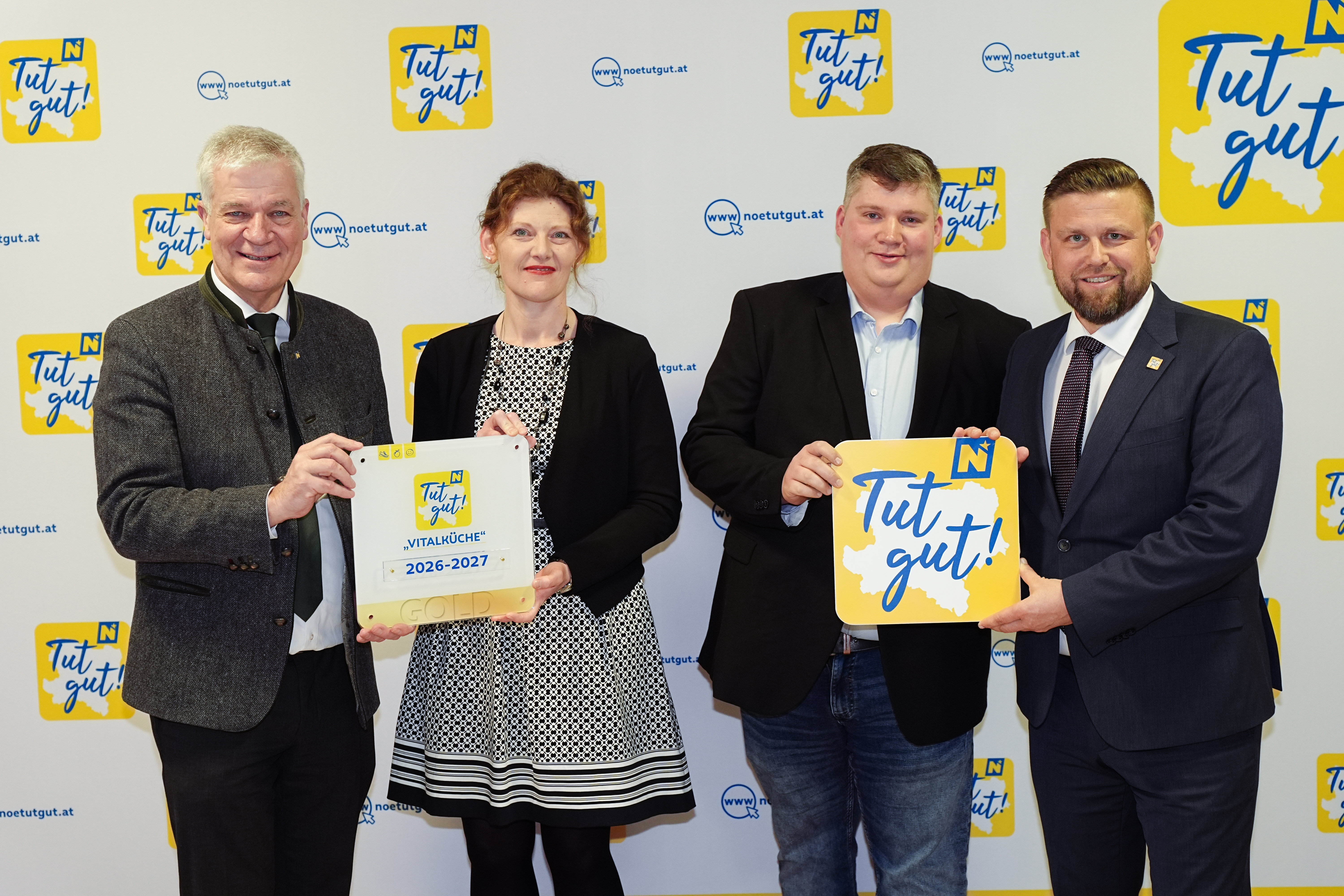 Die Auszeichnung mit diesem Gütesiegel bestätigt eindrucksvoll die hohe Qualität und das große Engagement des Küchenteams im Landesklinikum Waidhofen/Thaya. Eine ausgewogene, regionale und gesundheitsfördernde Verpflegung leistet einen wichtigen Beitrag im Genesungsprozess unserer Patientinnen und Patienten und trägt zugleich dazu bei, dass auch die Mitarbeiterinnen und Mitarbeiter im Klinikum täglich gut versorgt sind. Mein herzlicher Dank gilt allen, die mit ihrem täglichen Einsatz dazu beitragen, dieses hohe Niveau sicherzustellen“, freut sich der für die Kliniken zuständige Landesrat Anton Kasser. 